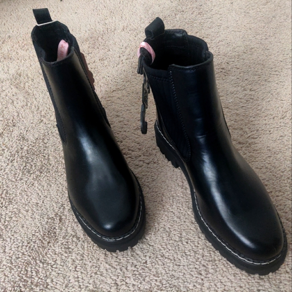 Black boots